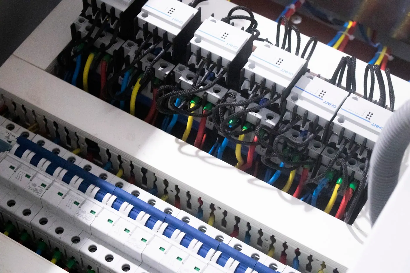 Elektroinstallation, Verkabelung im Schaltschrank